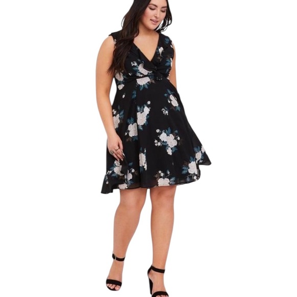Torrid NEW Chiffon Ruffle Surplice Neckline Floral Metallic Back Lace Up Dress - Picture 2 of 14